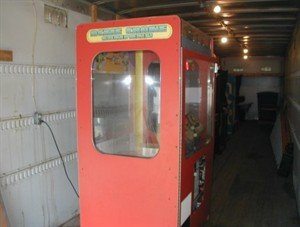 Acme (Benchmark) 42 Inch Crane Machine, All Parts Are There, Will Belts And Air Lines To Get Working %100 . Will Need Some Cleaning Up